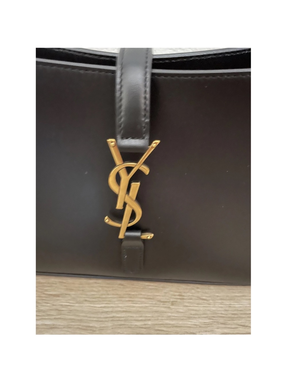 Saint Laurent Le 5 a 7 Black Leather Shoulder Bag with Gold YSL Logo - Picture 3 of 8